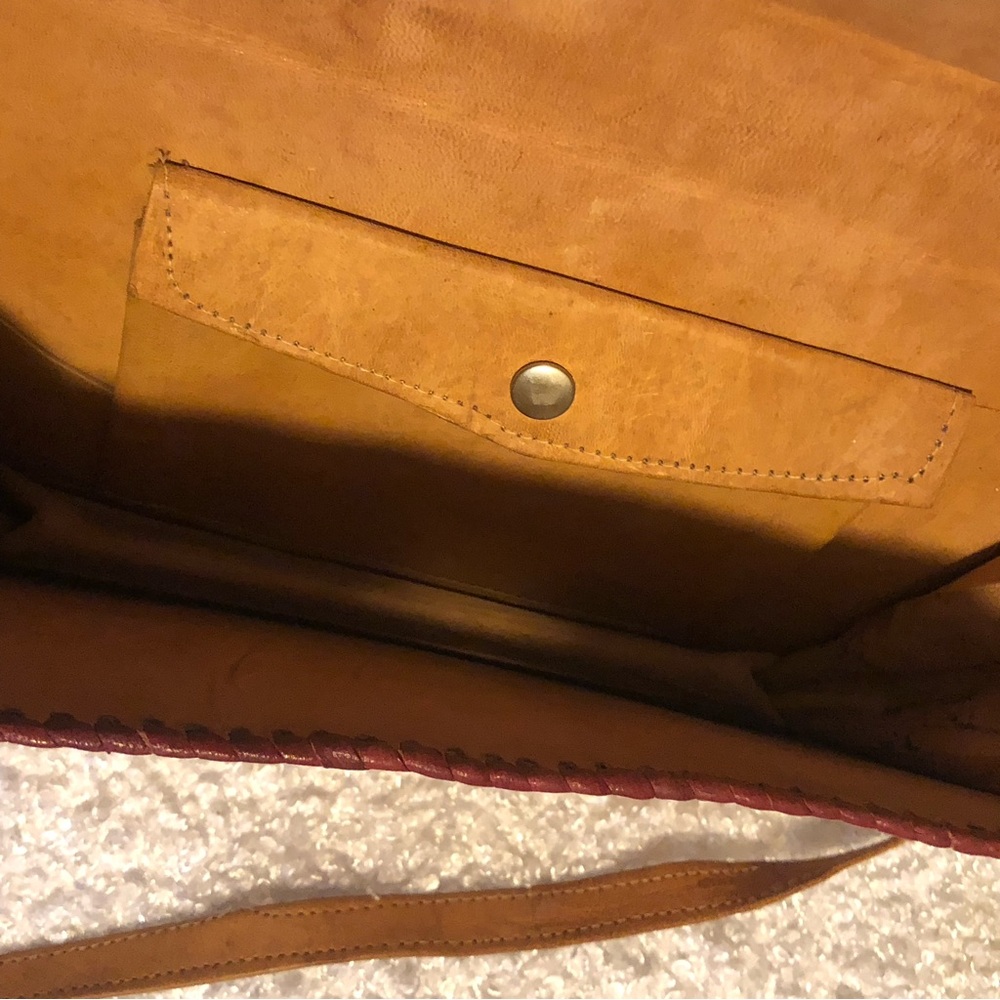 Vintage LEATHER HAND PAINTED & TOOLED BAG shown during live sale - Picture 6 of 8